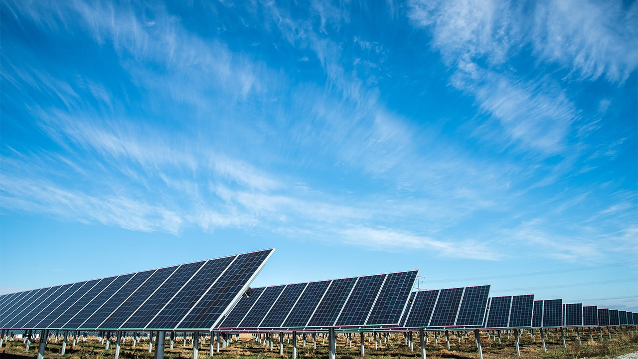 Promueven central solar en Los Cabos con respaldo de hidrógeno verde