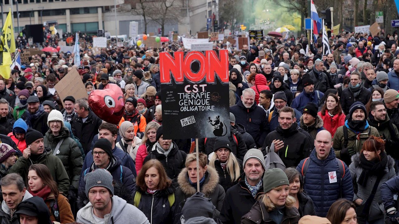 Protestas contra restricciones relacionadas al Covid se tornan violentas en Bruselas