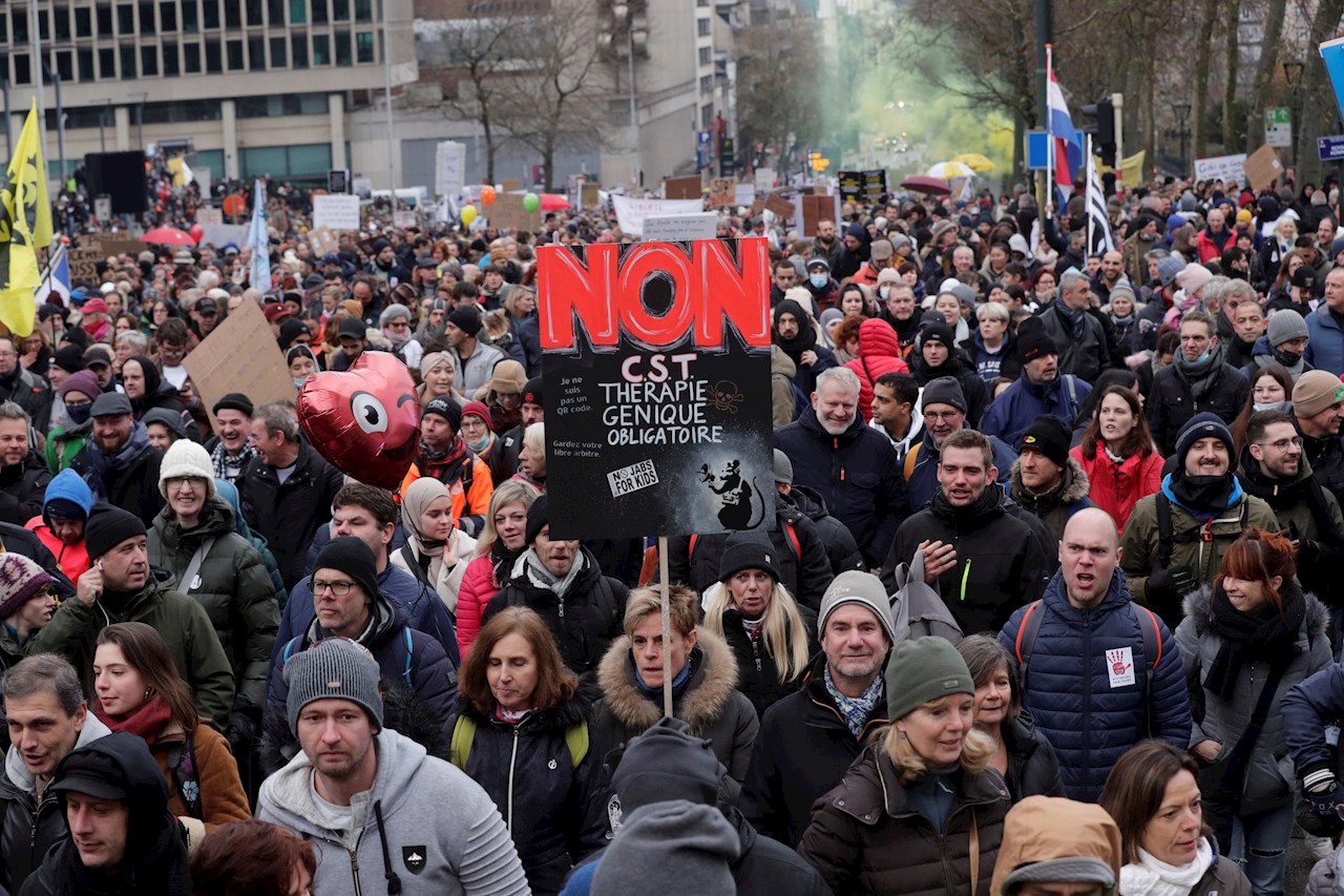 Protestas contra restricciones relacionadas al Covid se tornan violentas en Bruselas