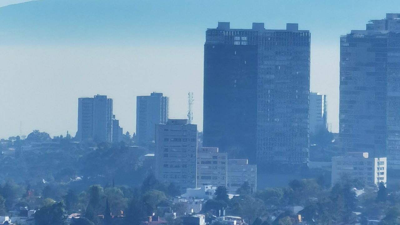 Pasa factura pirotecnia al aire del Valle de México; hay fase 1 de contigencia en el sureste