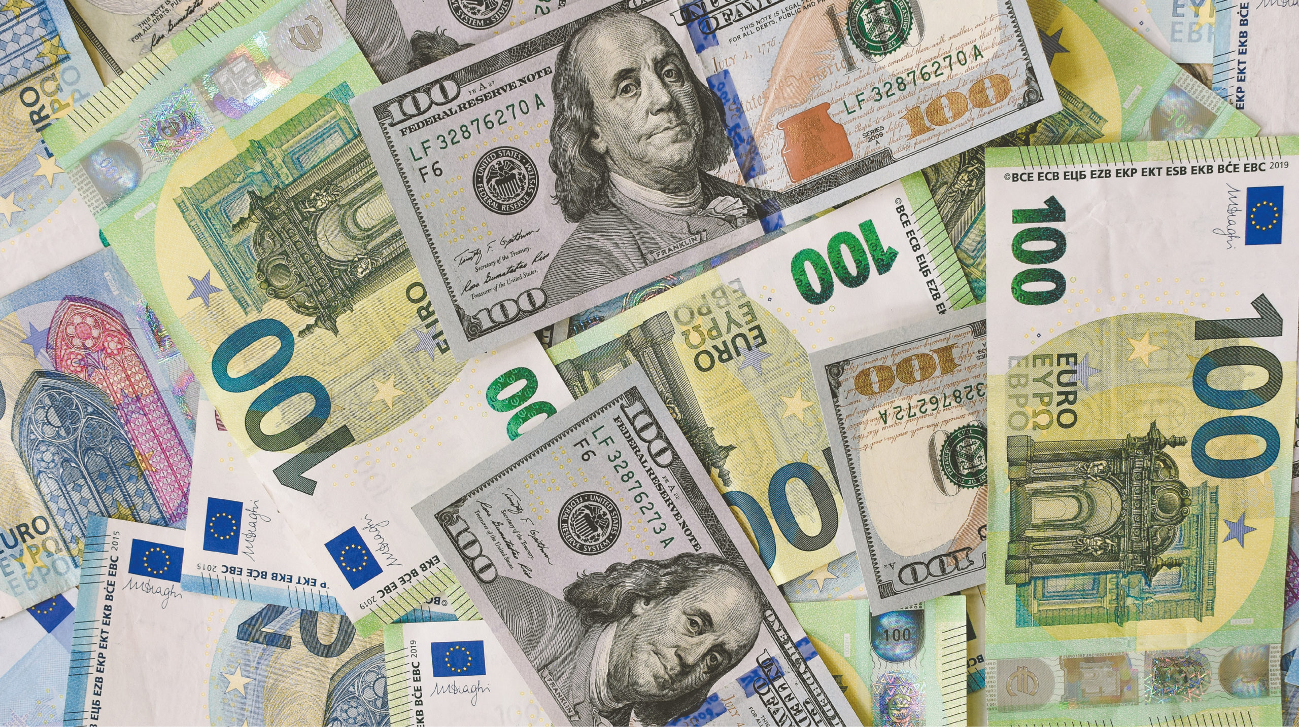 El euro vuelve a caer por debajo de la paridad con el dólar