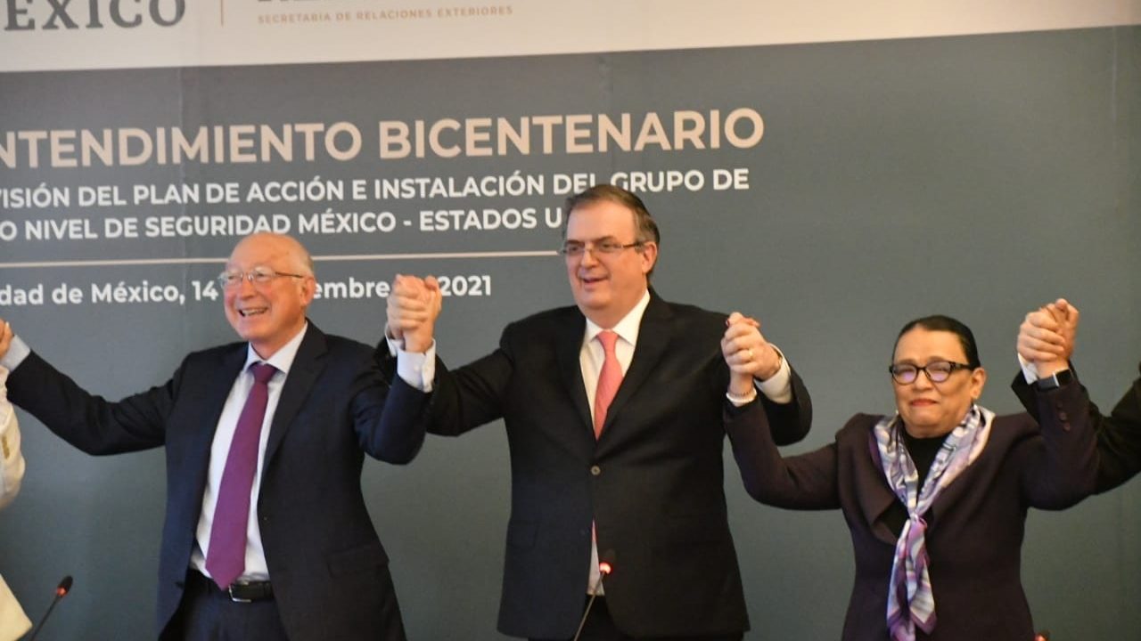 Armas que usa crimen en México provienen de EU, reconoce embajador Salazar
