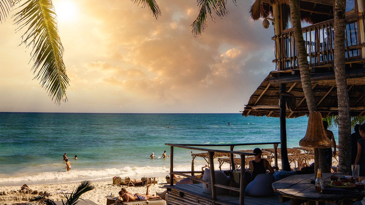 Quintana Roo ve en deportados de Trump mano de obra para turismo