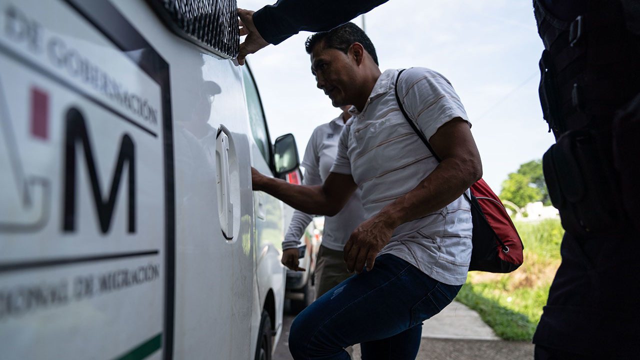 Migrantes en México solicitan ser regularizados antes de fiestas de fin de año