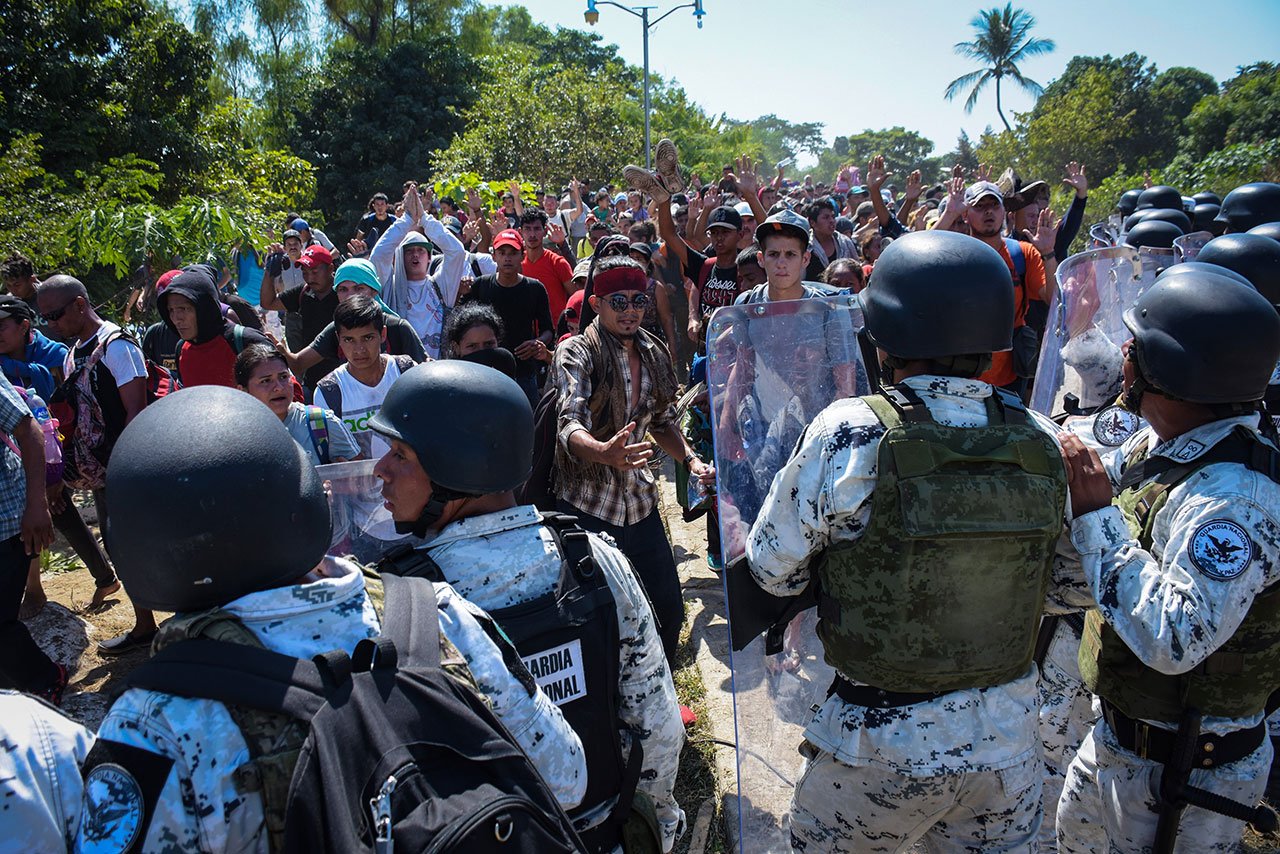 México disuelve caravana de migrantes en el sur; ofrece regularizarlos