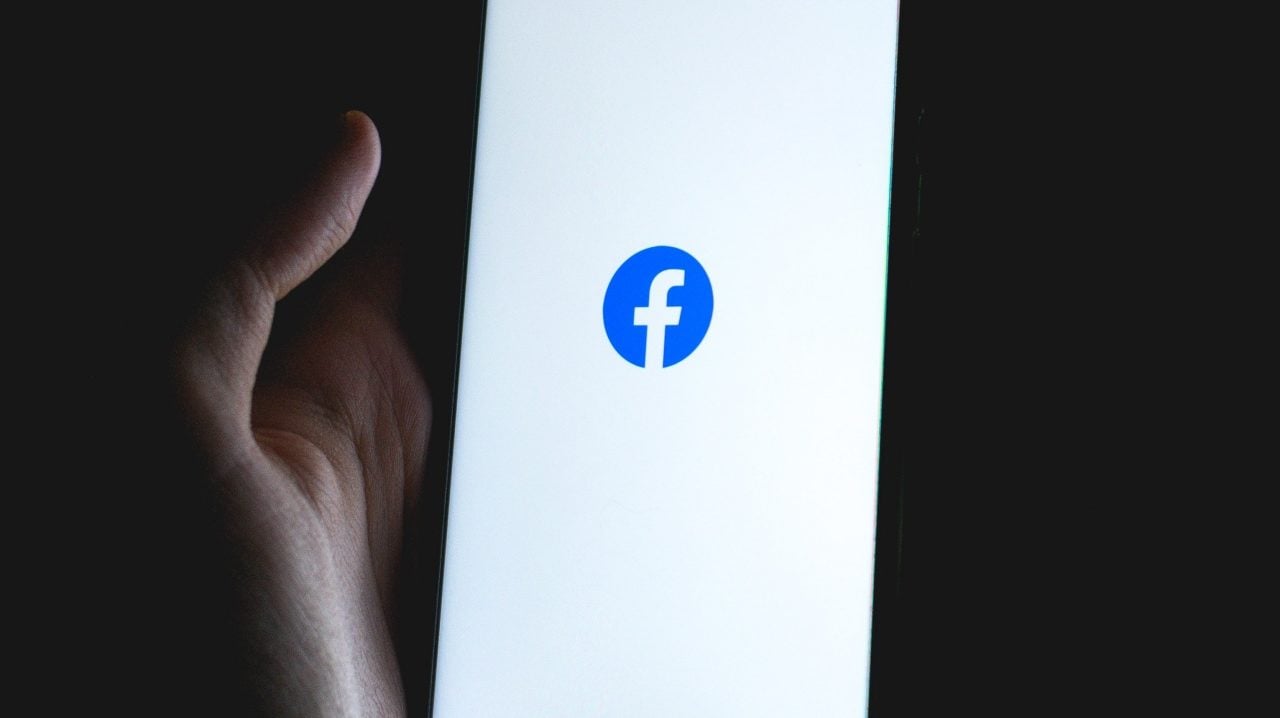 Facebook expone a empresas de espionaje; vigilaron a 50,000 personas