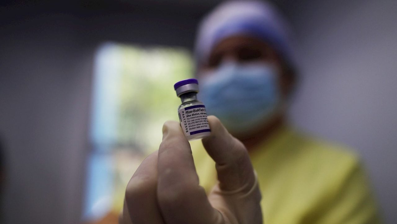 Vacunas de Covid actualizadas ofrecen mejor protección que las originales: estudio
