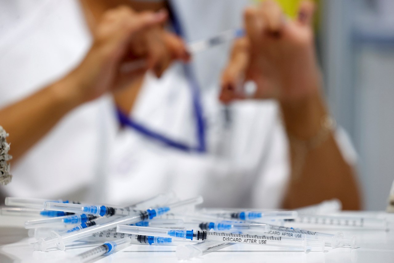 Combinar vacunas Sinovac y Pfizer es seguro, concluye estudio médico