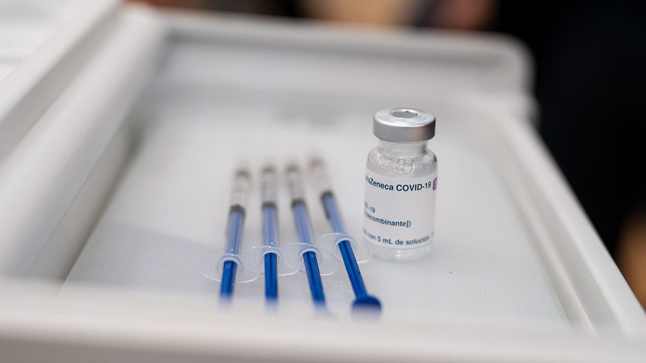 Vacunación CDMX: sigue refuerzo a médicos y segunda dosis para adolescentes