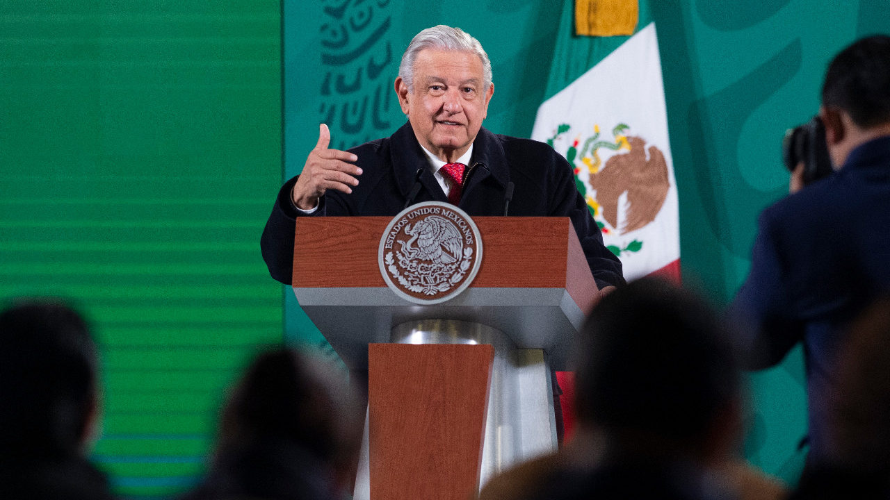 AMLO pide al PRI no traicionar principios y avalar reforma eléctrica