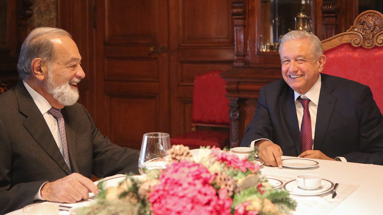 AMLO revela que Slim pagó 28,000 mdp a Hacienda por venta de filial de América Móvil