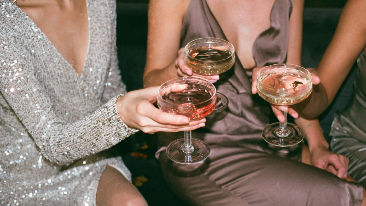 Una sola bebida alcohólica al día puede elevar la presión arterial: estudio