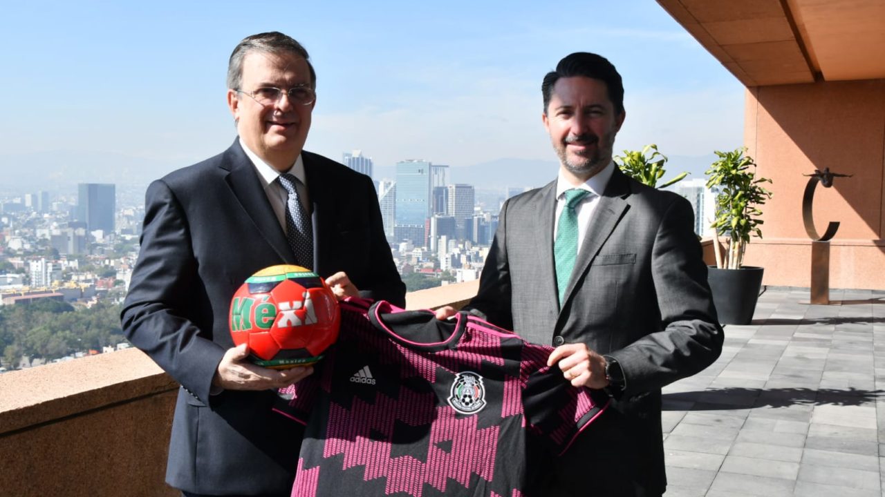 Ebrard buscará reunión AMLO-FIFA sobre sede del Mundial 2026
