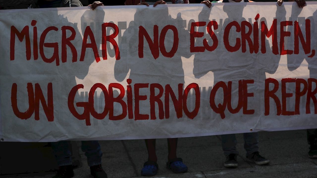 Caravana de indocumentados marcha en Ciudad de México por el Día del Migrante