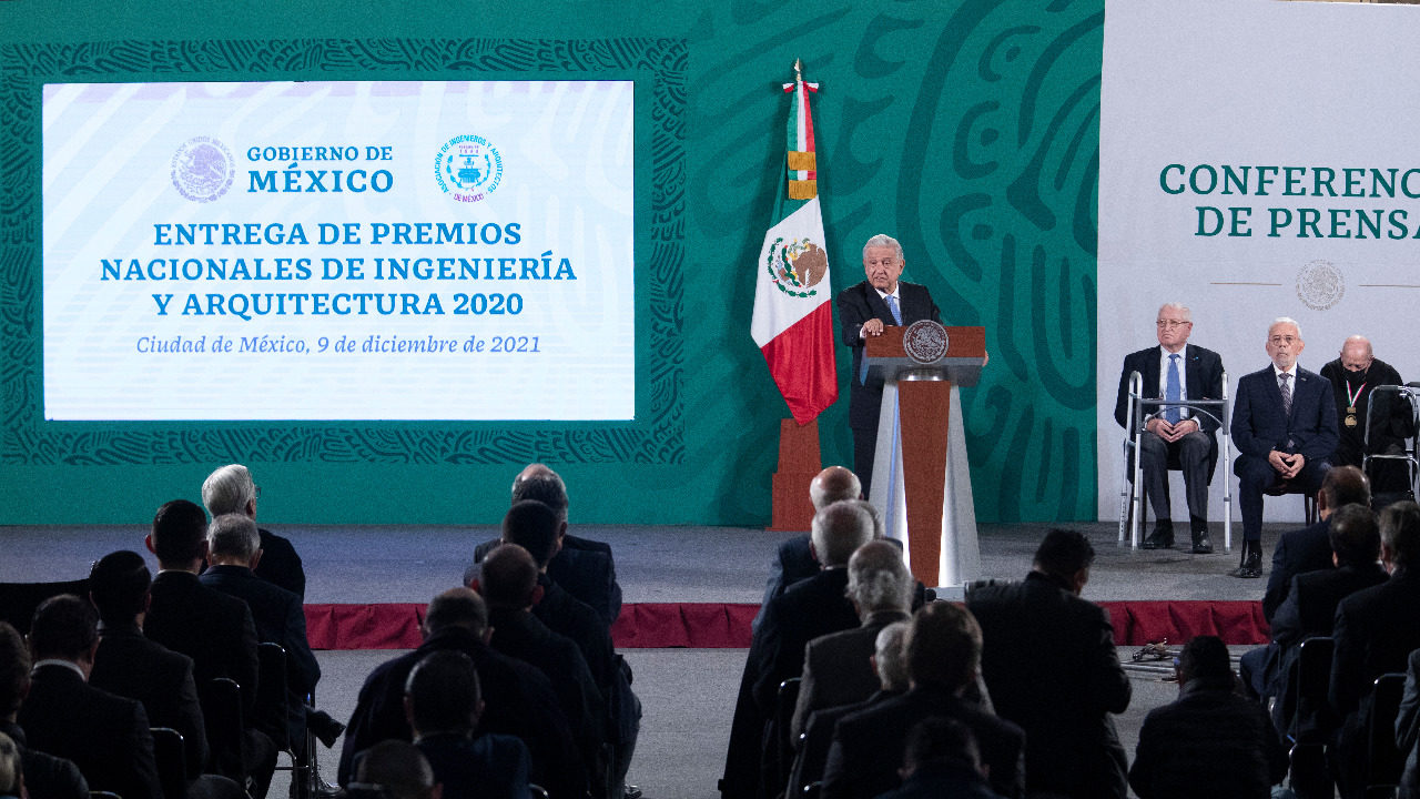 Arquitectos e ingenieros piden a AMLO reflexionar sobre su decreto de obras