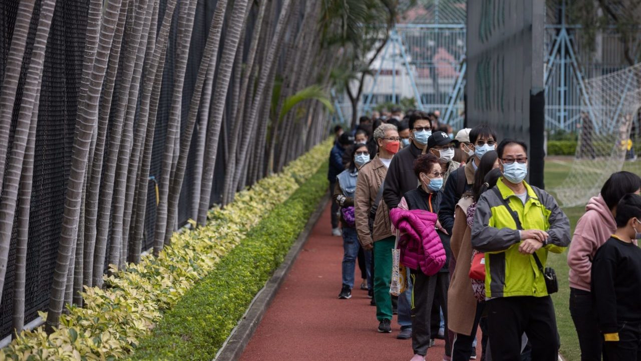 Previo a Olímpicos, China añade pruebas de Covid-19 por más casos vinculados a Pekín
