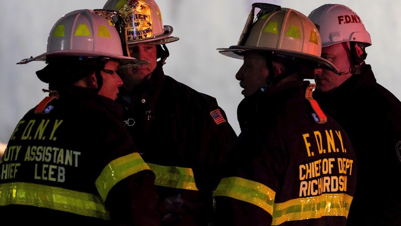 Incendio en multifamiliar de Nueva York deja 19 muertos, incluidos 9 menores