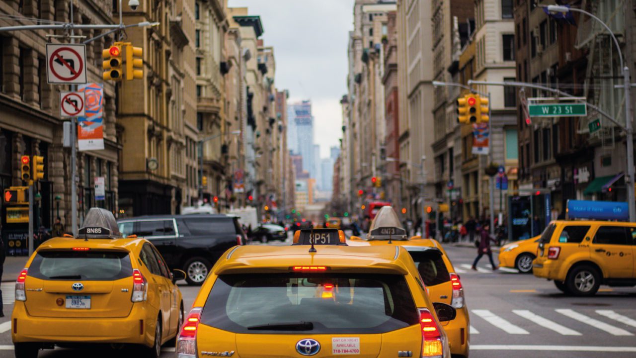 NY planea quitar 25% del espacio público a automóviles