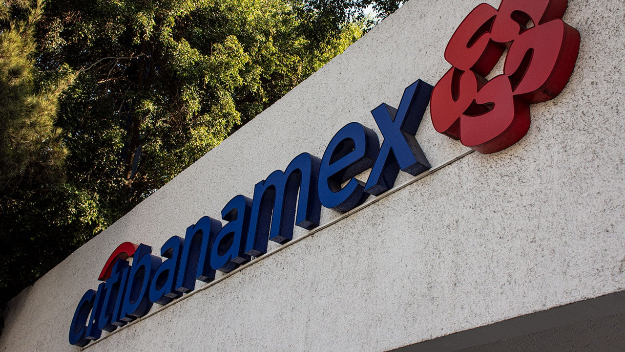 Santander contrata a CS y Goldman para estudiar oferta sobre Banamex