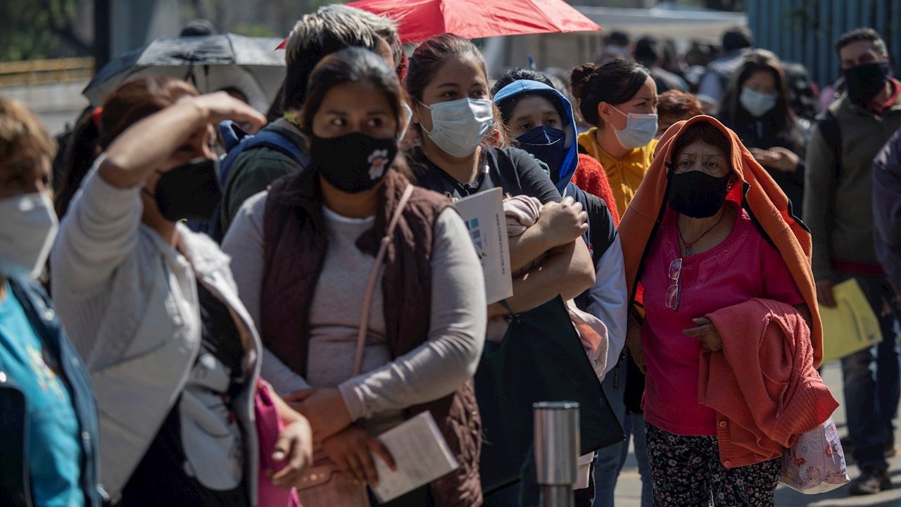 Aun superada la cuarta ola, México cuenta por cientos las muertes de Covid
