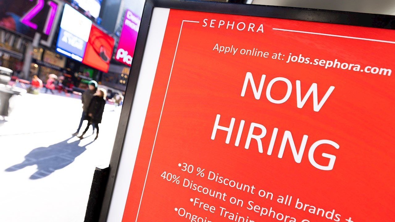 Sector privado de EU registra caída de 301,000 empleos en enero
