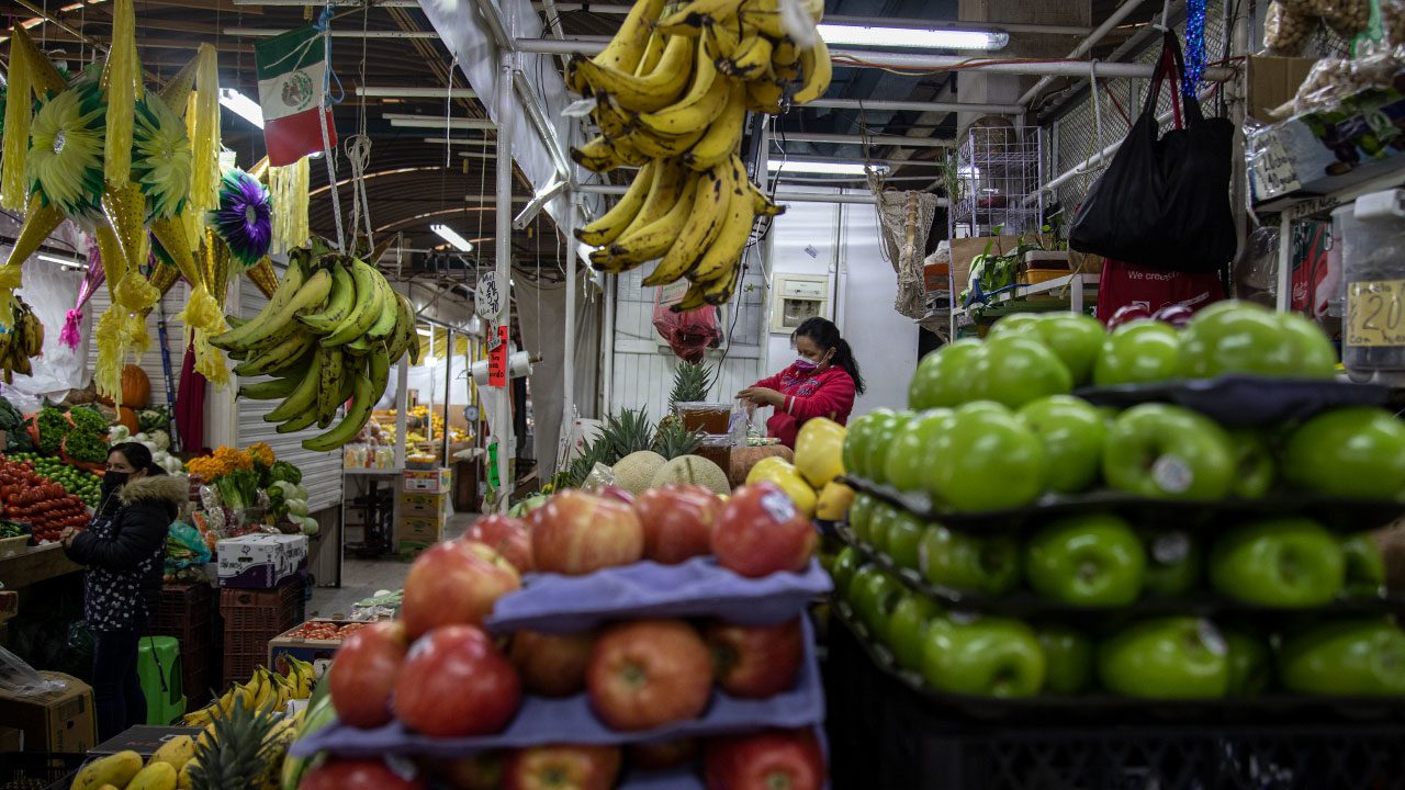 AMLO analiza con empresarios y productores autosuficiencia en alimentos para controlar la inflación