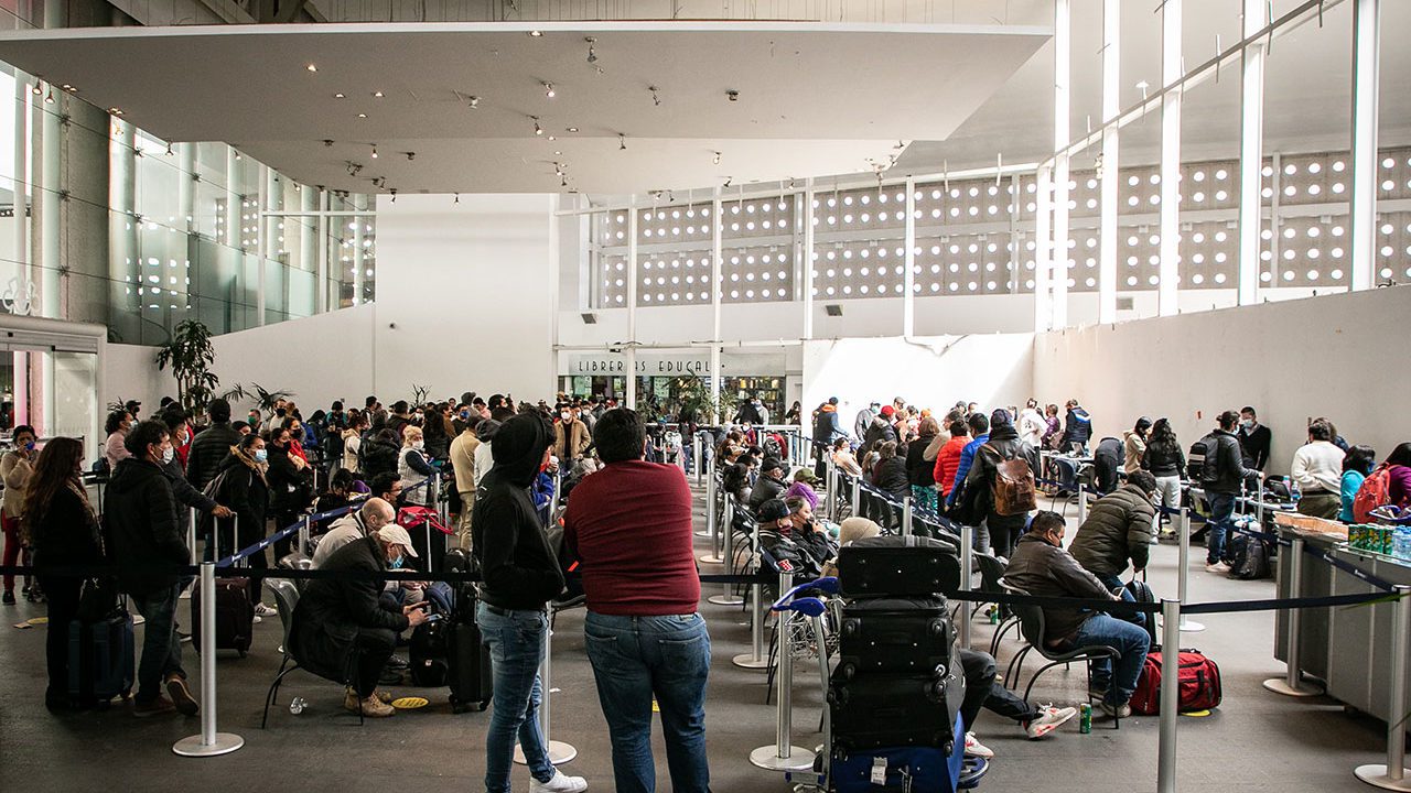 Tormentas en EU dificultan inicio de temporada de viajes por Acción de Gracias que apunta a ser histórica