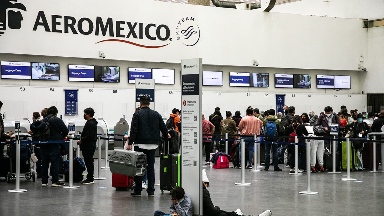 Profeco señala a tripulaciones por propiciar retrasos en vuelos; lidera Aeroméxico