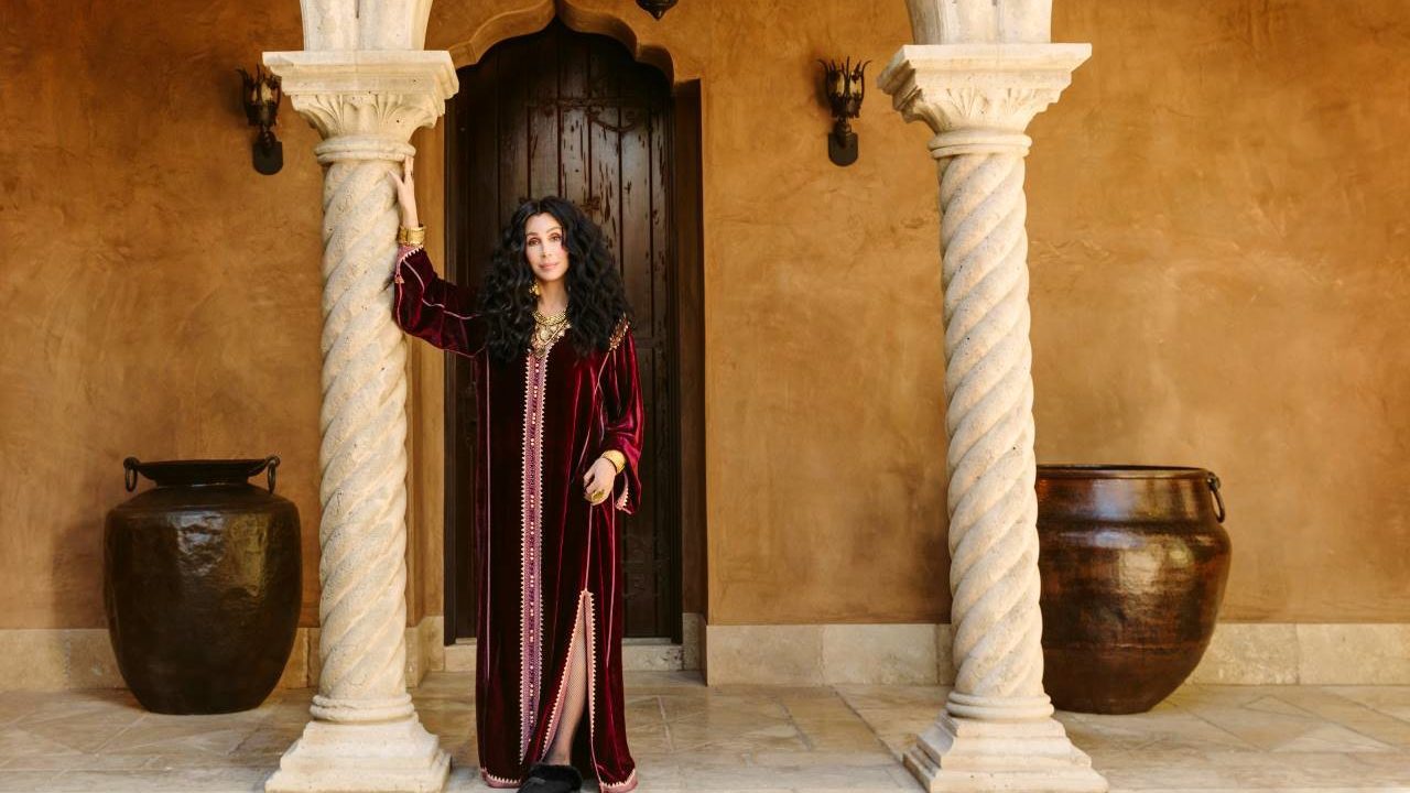Cher inspira a través de la moda con su nueva colaboración
