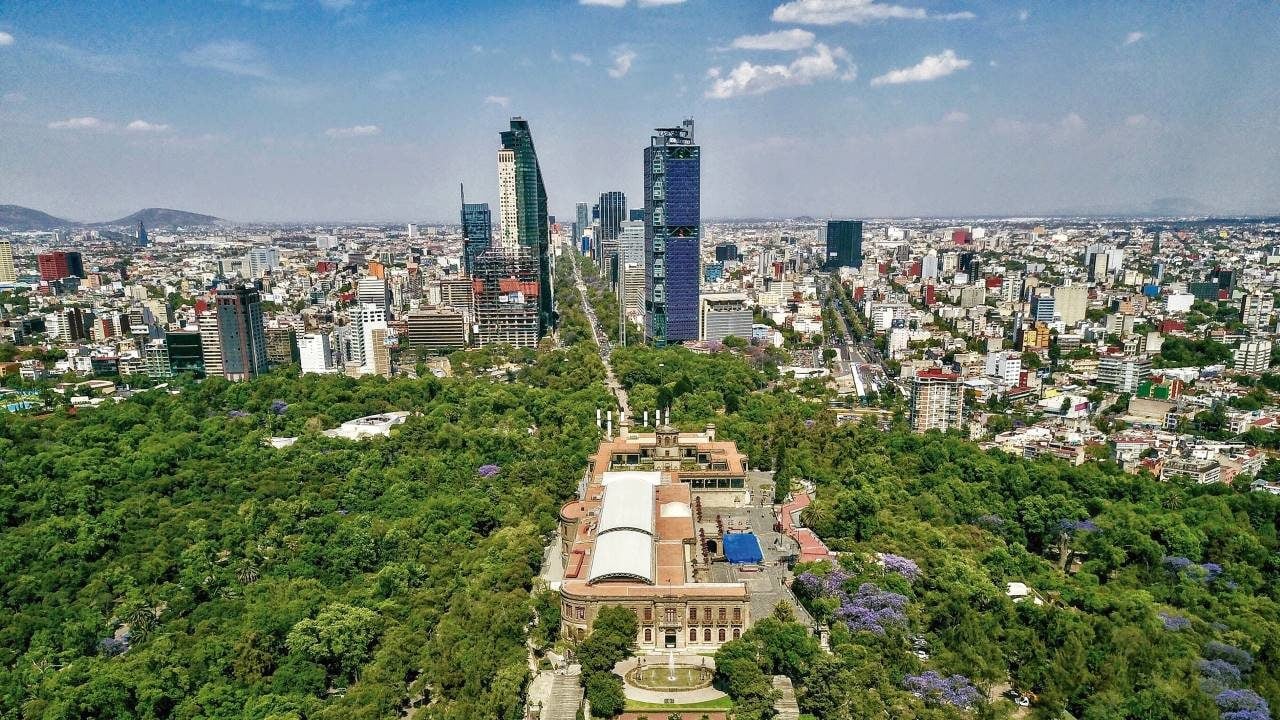 Fitch mantiene calificación de México en ‘BBB-‘; ve aumento en déficit fiscal en 2024