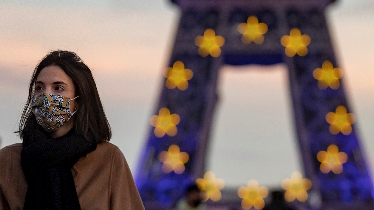 Aumento ‘supersónico’ del Covid-19 en Francia continuará, dice el gobierno