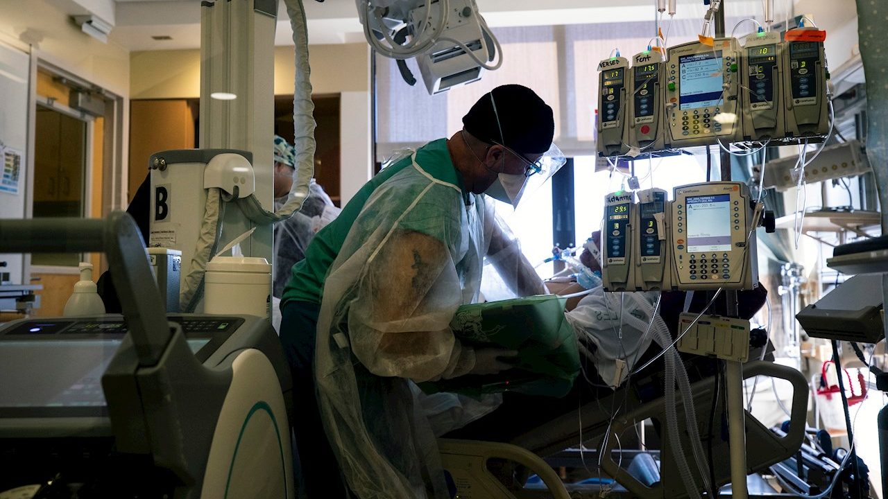 EU registra récord diario de hospitalización de menores por Covid-19