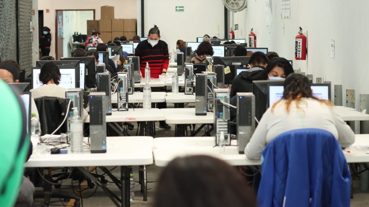 Alcanzan meta de 2.7 millones de firmas para consulta de revocación de mandato