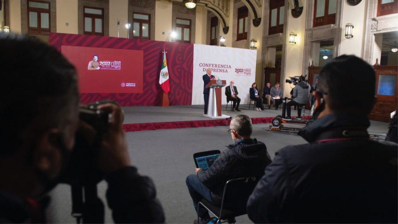 AMLO revela que pidió a Donald Trump exonerar a Julian Assange