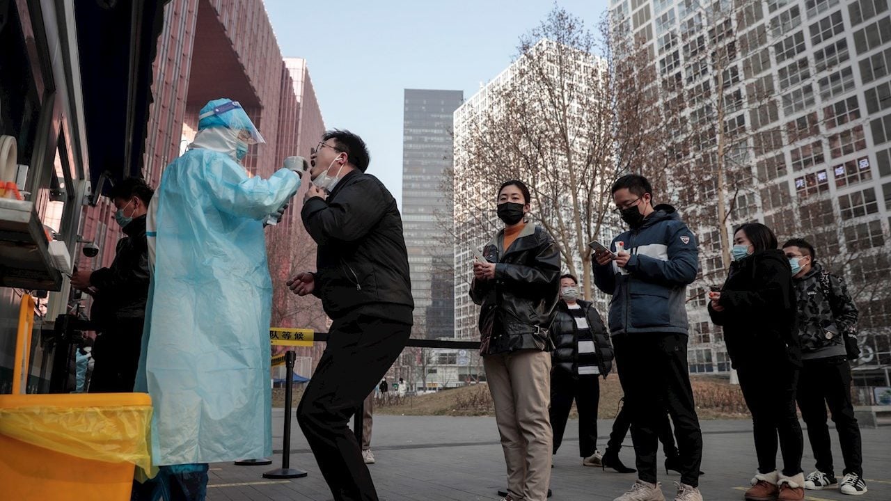 ‘Algunos no lo conseguirán’: Atletas en riesgo de no superar pruebas Covid-19 en Beijing