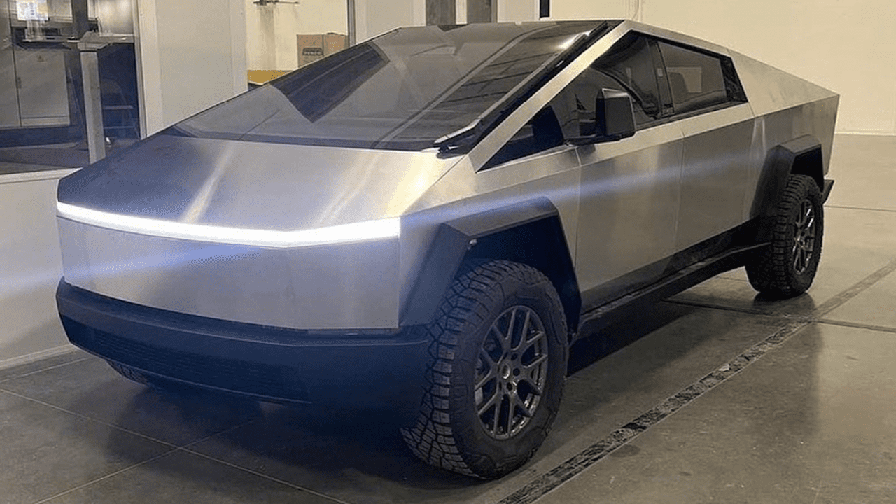 Elon Musk niega haberle regalado un Cybertruck al dictador checheno Ramzan Kadyrov