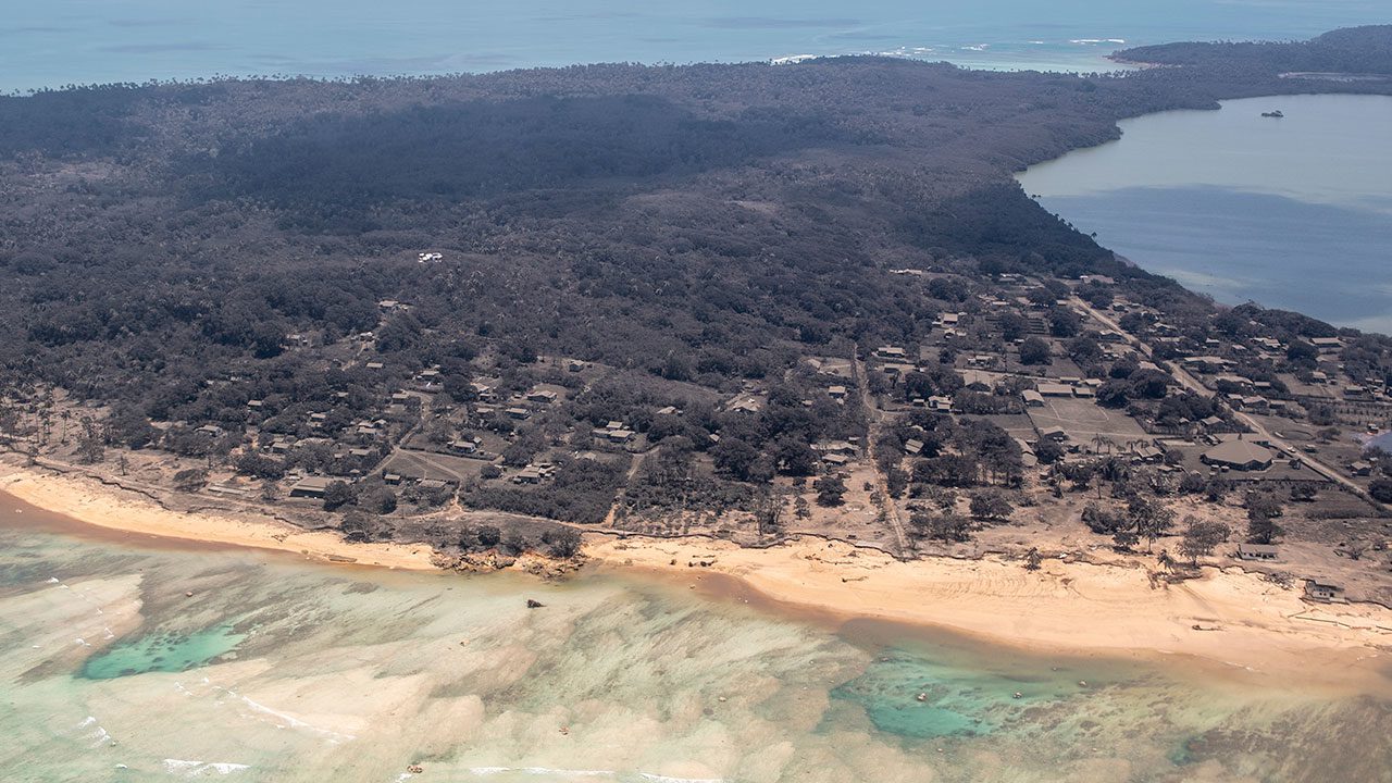 Modelos de tsunami subestimaron onda expansiva de erupción en Tonga