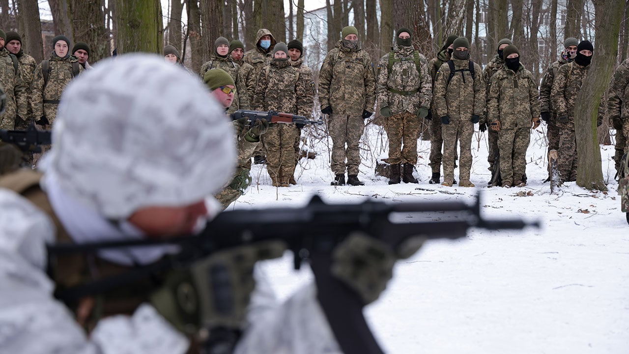 Ucrania decreta movilización general por guerra con Rusia