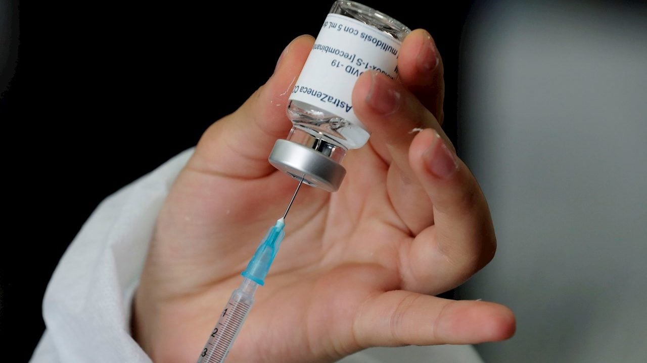 Vacunas originales siguen protegiendo contra variantes de Covid: UE