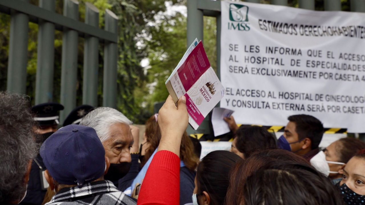 Caos y desinformación: agendar una cita en La Raza en medio del Covid-19