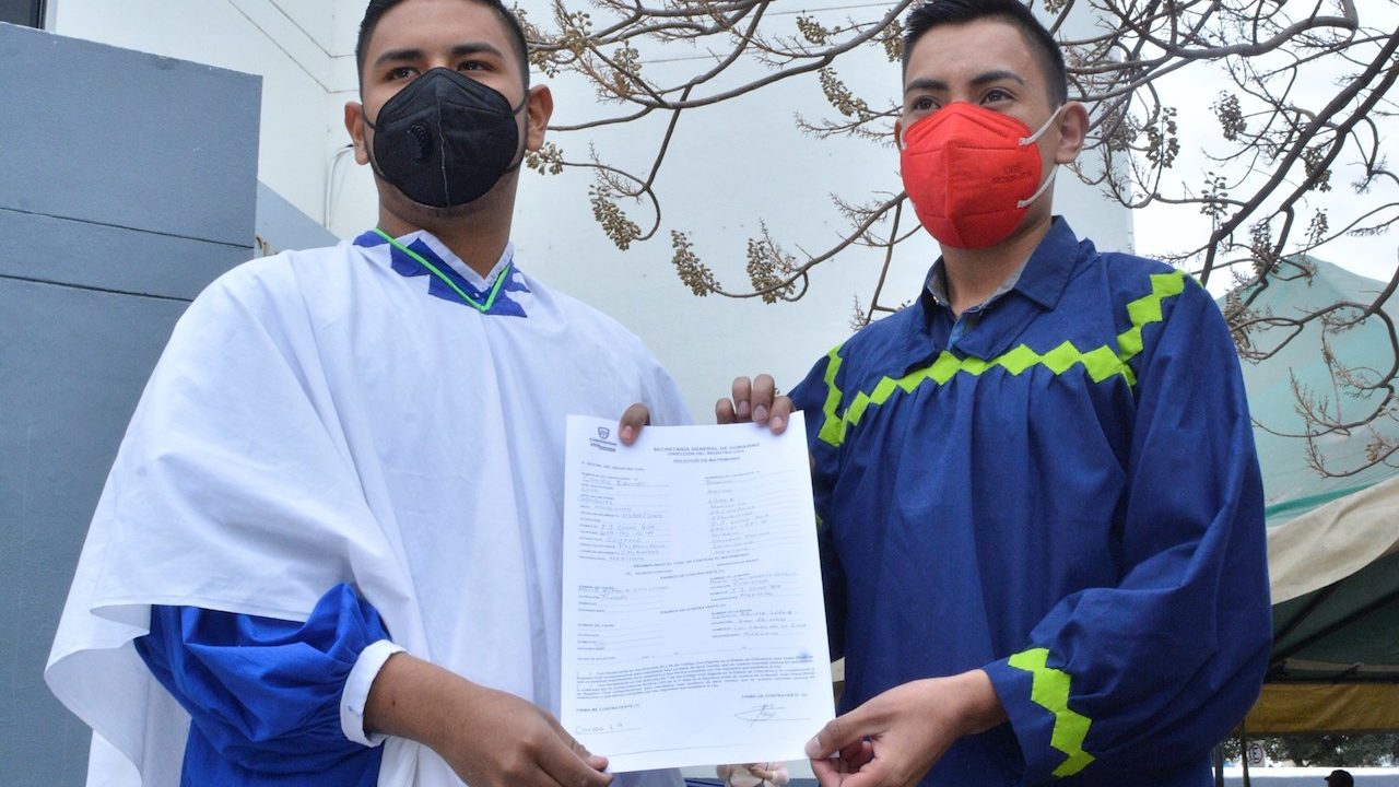 Dos chicos son la primera pareja gay rarámuri que se casa en Chihuahua￼