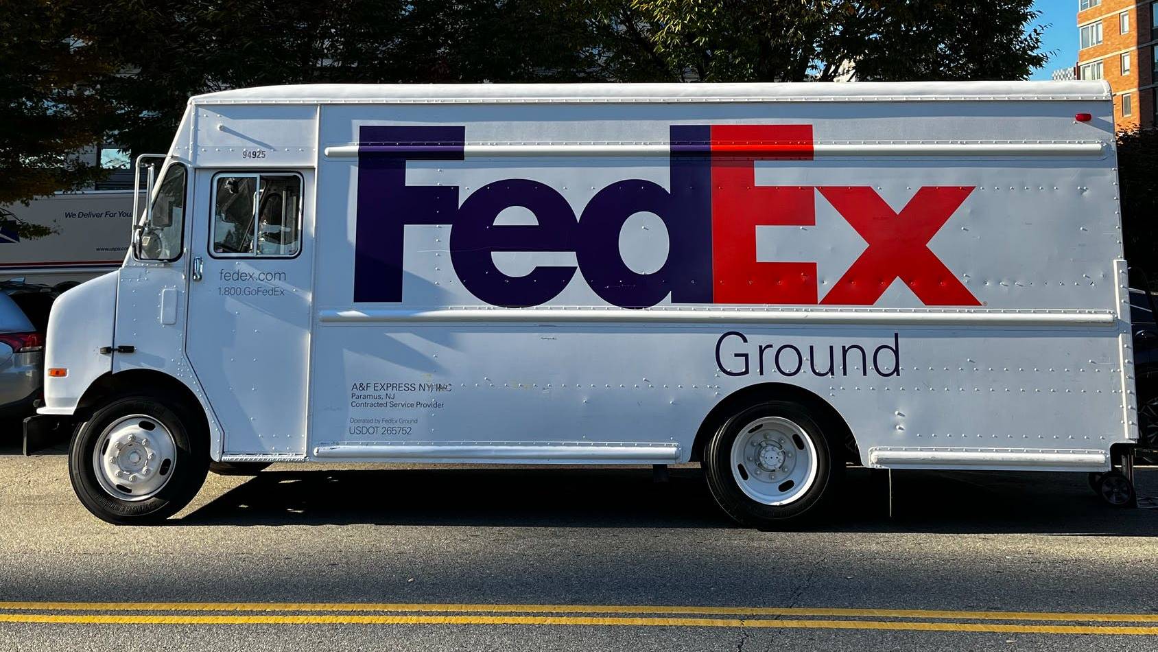 Este es el plan mundial de Fedex para entregar paquetes con 200,000 vehículos eléctricos