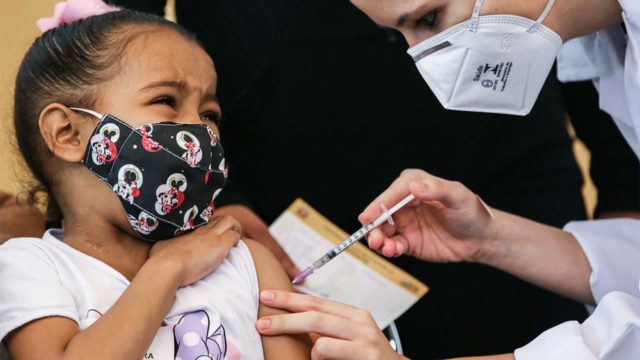 Niña Vaunana Vacunación Sao Paulo Leads Children Vaccination Against COVID-19 In Brazil
