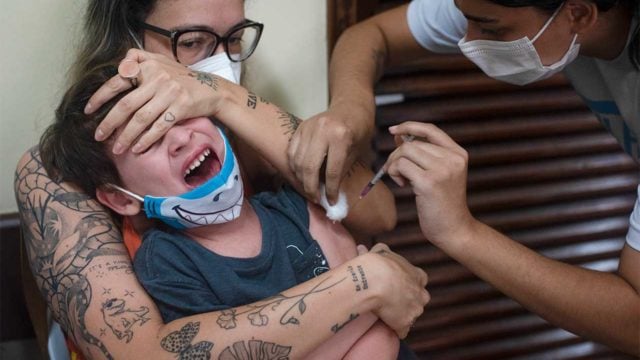 vacuna refuerzo Ómicron Vacunación niño vacuna Vaccination in Brazil against COVID-19 in children aged 5 years