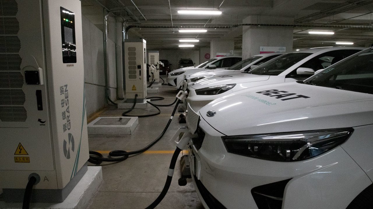 Beat duplica su apuesta en la carrera de los autos eléctricos