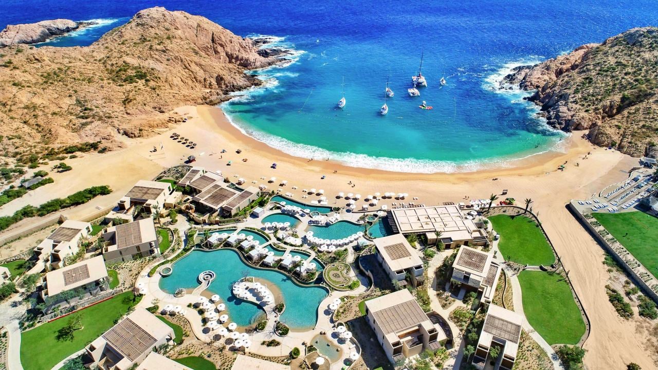 5 hoteles en Los Cabos destacan como los mejores de todo el país