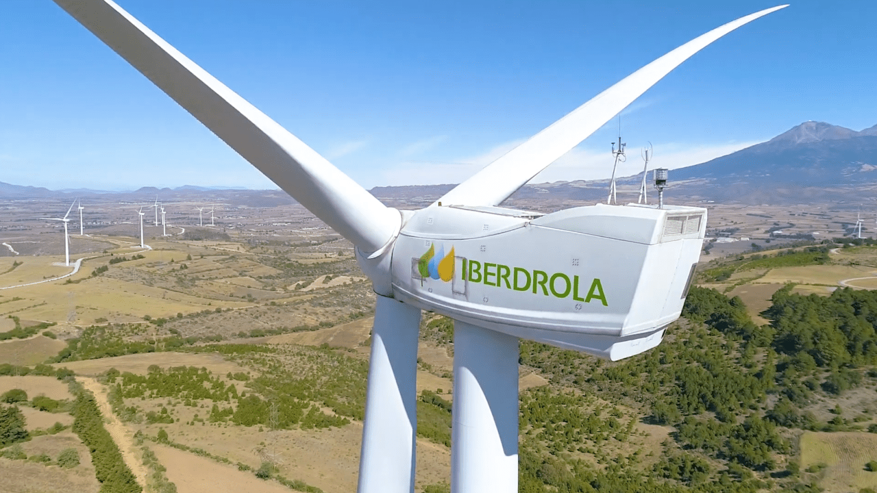 ¿Qué instancia gubernamental compró las 13 plantas de Iberdrola en México?