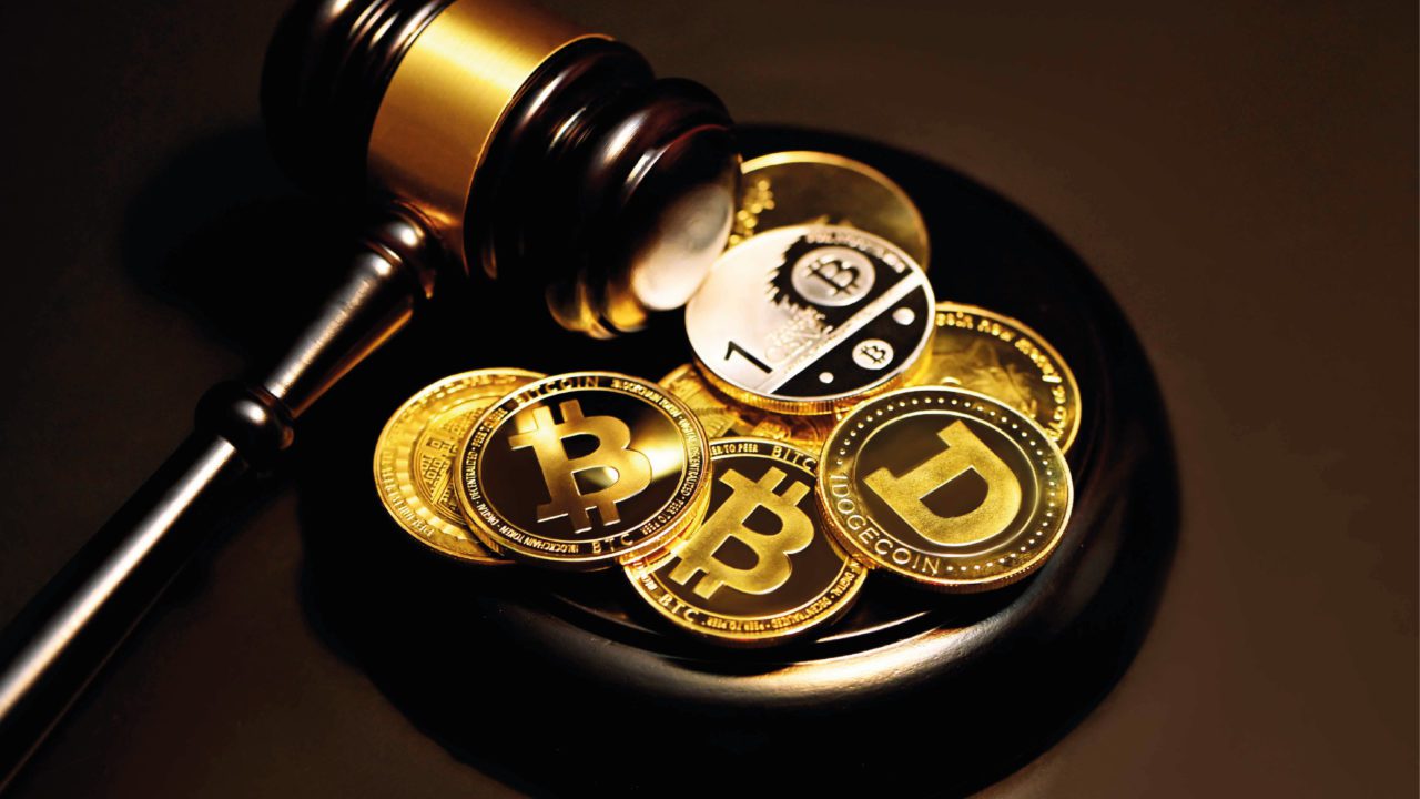 Regulador en EU acusa a 17 personas por criptoestafa piramidal