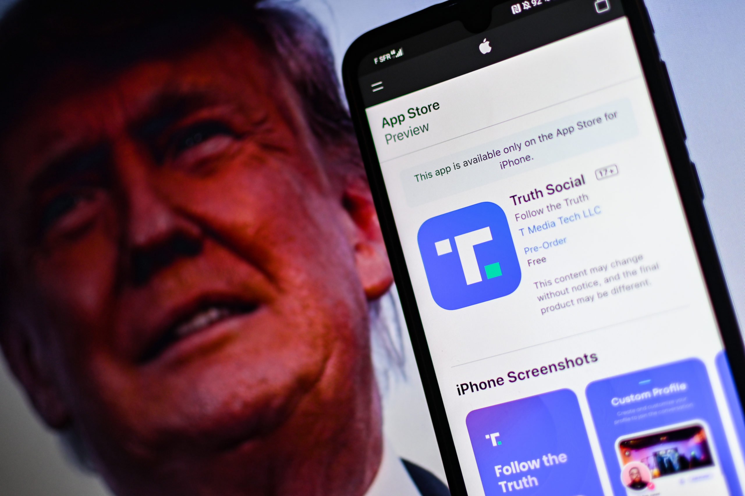 Empresa de Trump se dispara en bolsa y su app Truth Social encabeza descargas