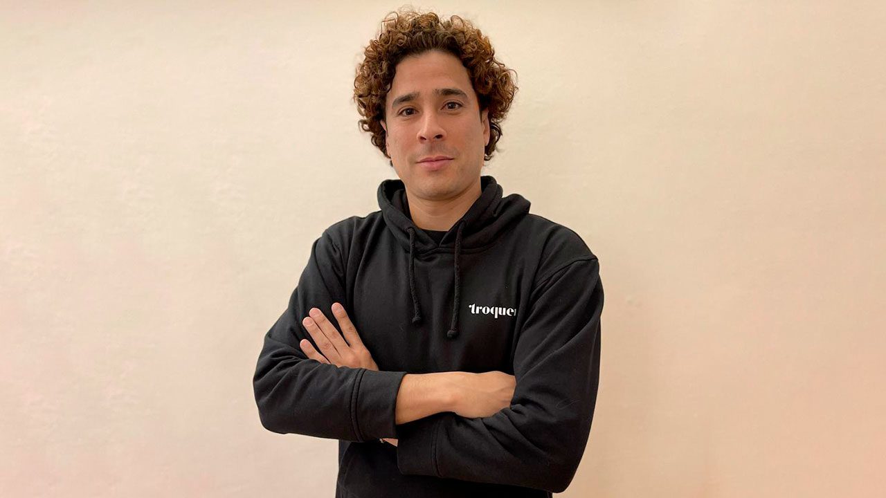 Troquer y Memo Ochoa van por el consumo sostenible de moda